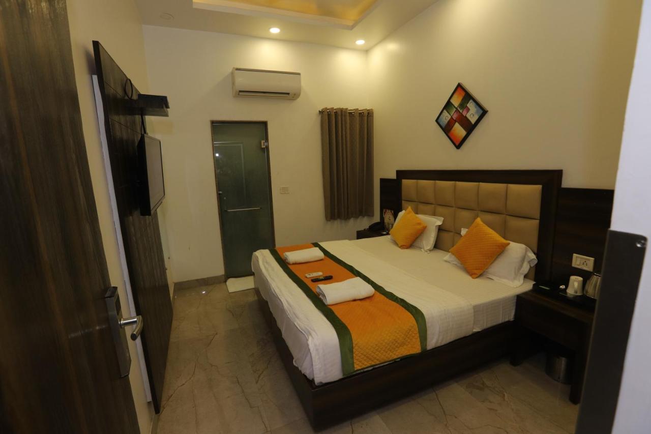 hotel emporio dx new delhi